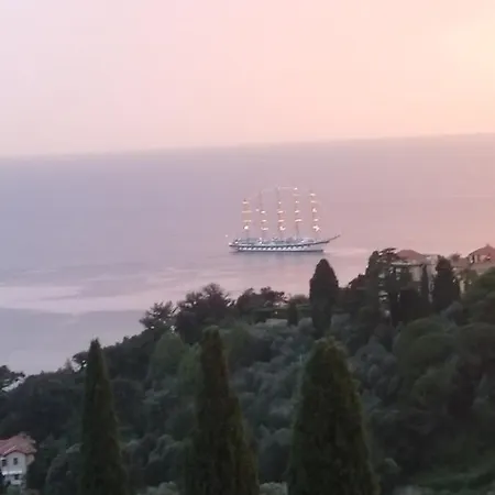Golfo Dei Poeti Couette-café Lerici