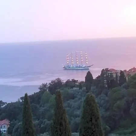 Golfo Dei Poeti לינה וארוחת בוקר